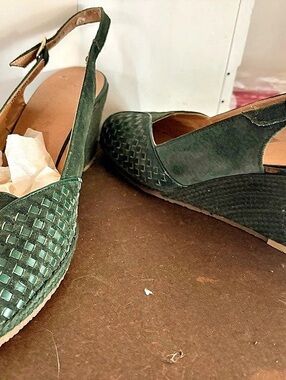Connie’s Green Wedge Sandals 8.5 N